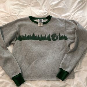 Boxy, raw hem, cropped sweatshirt